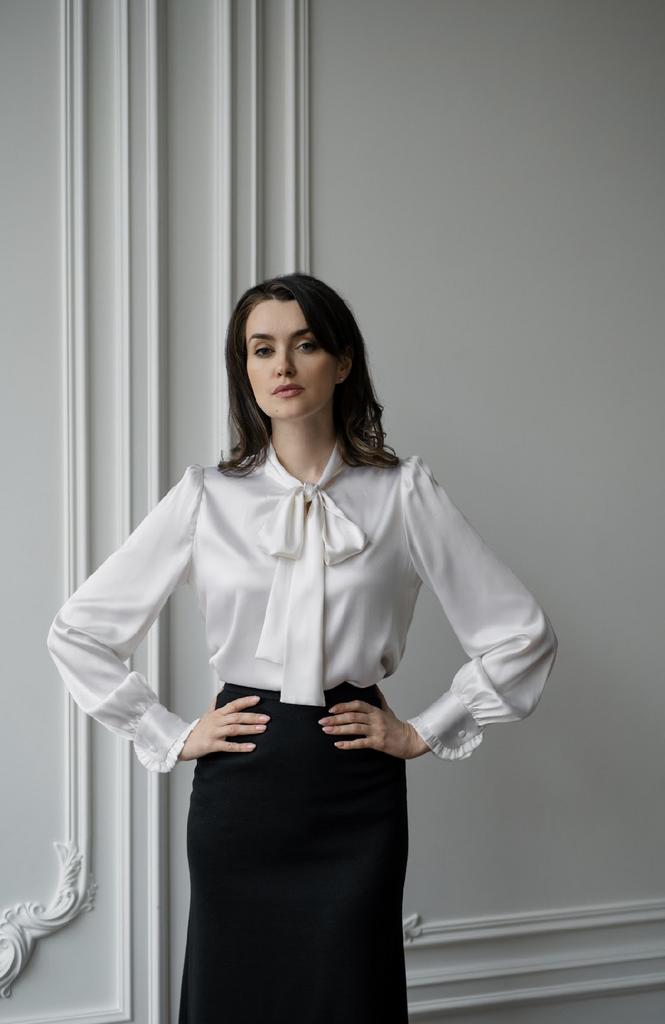 Блуза айвори с бантом