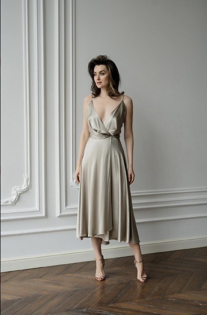 Платье из шелка с бантом