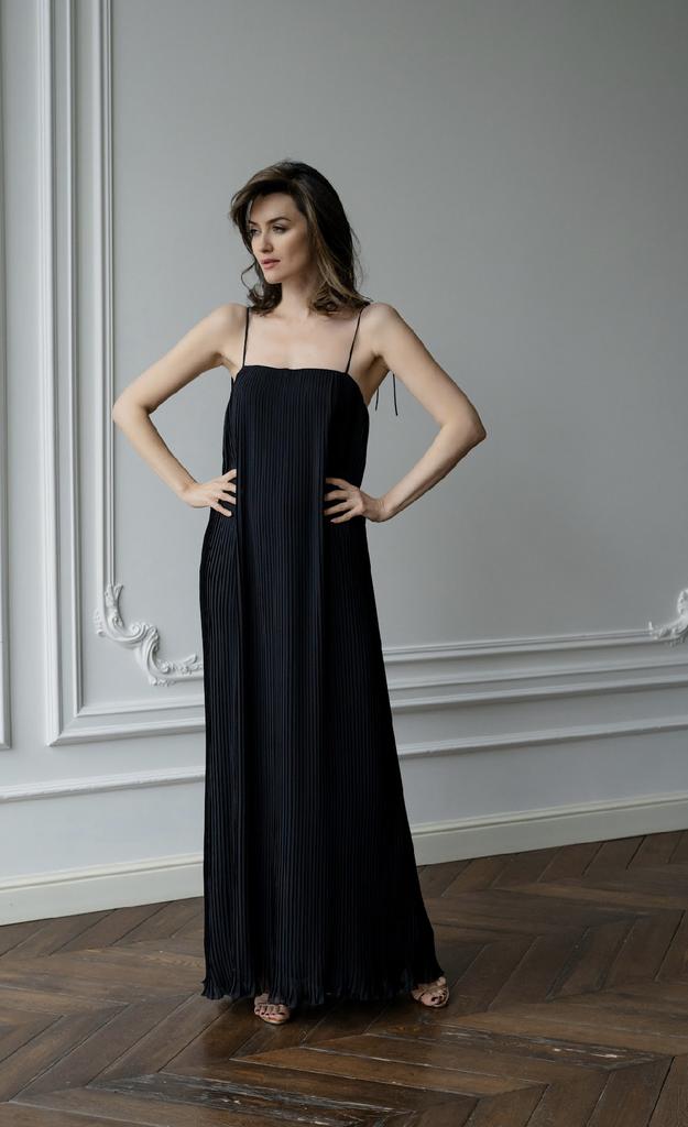 Платье из плиссированного шифона