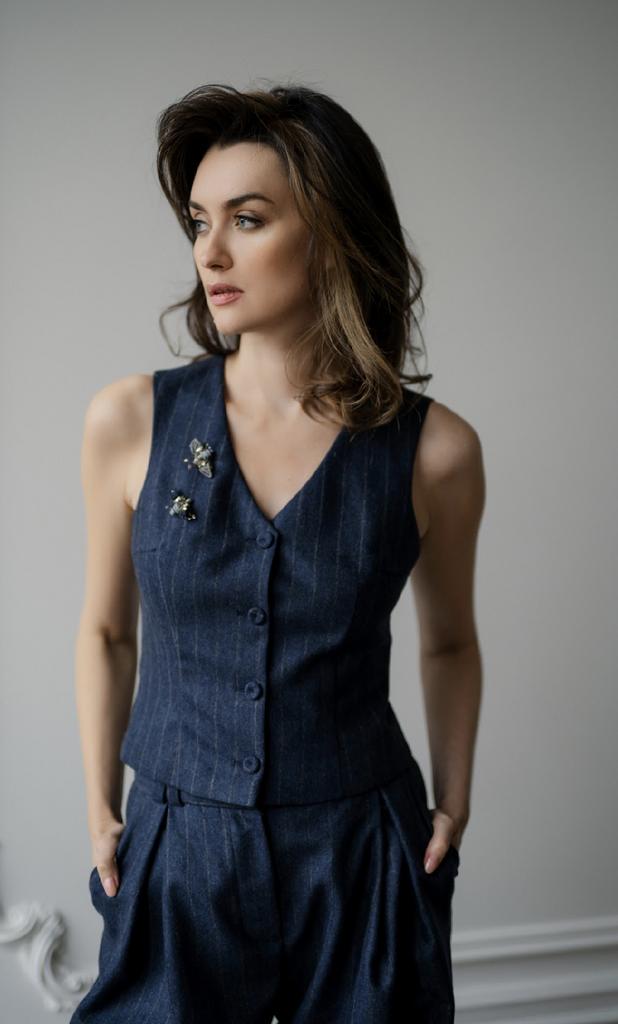 Жилет синий с пчелами