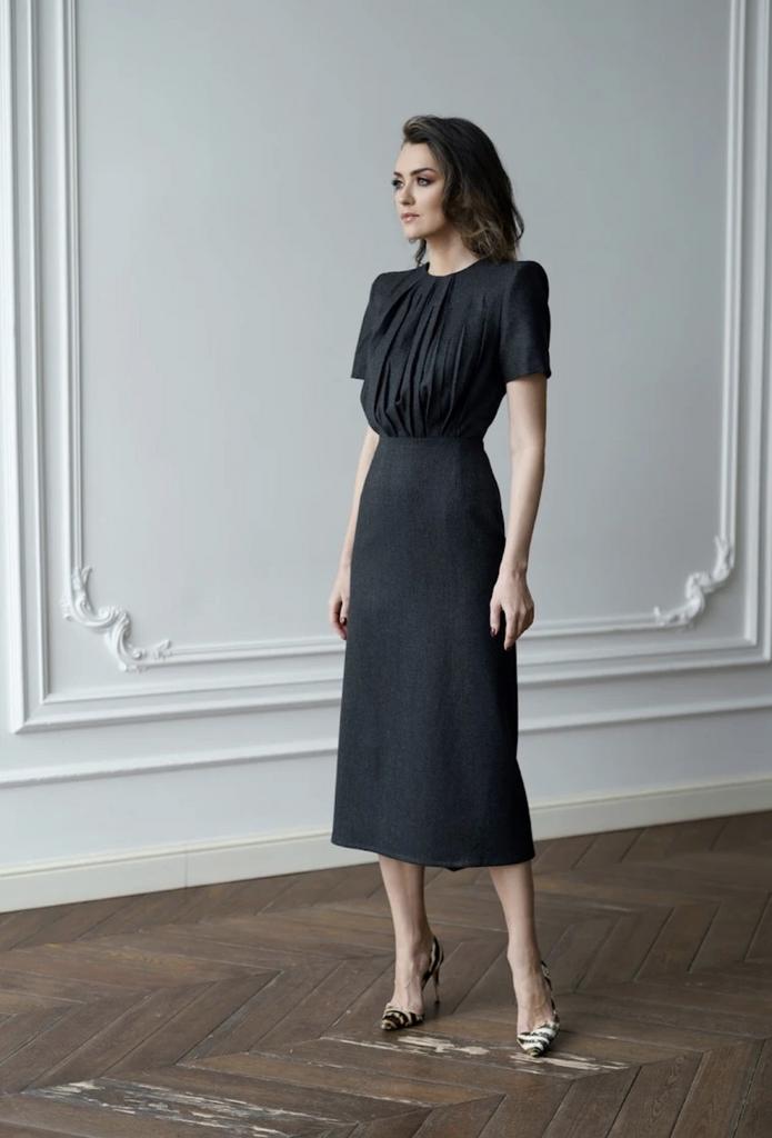 Арт платье серое высокими плечами