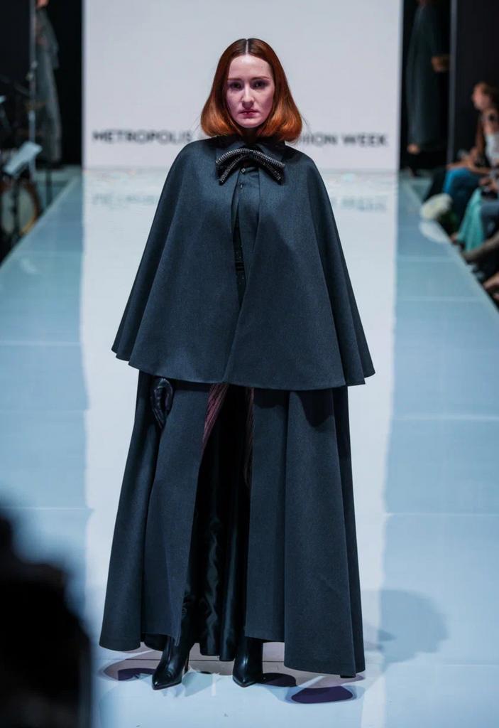 Крылатка из серой шерсти