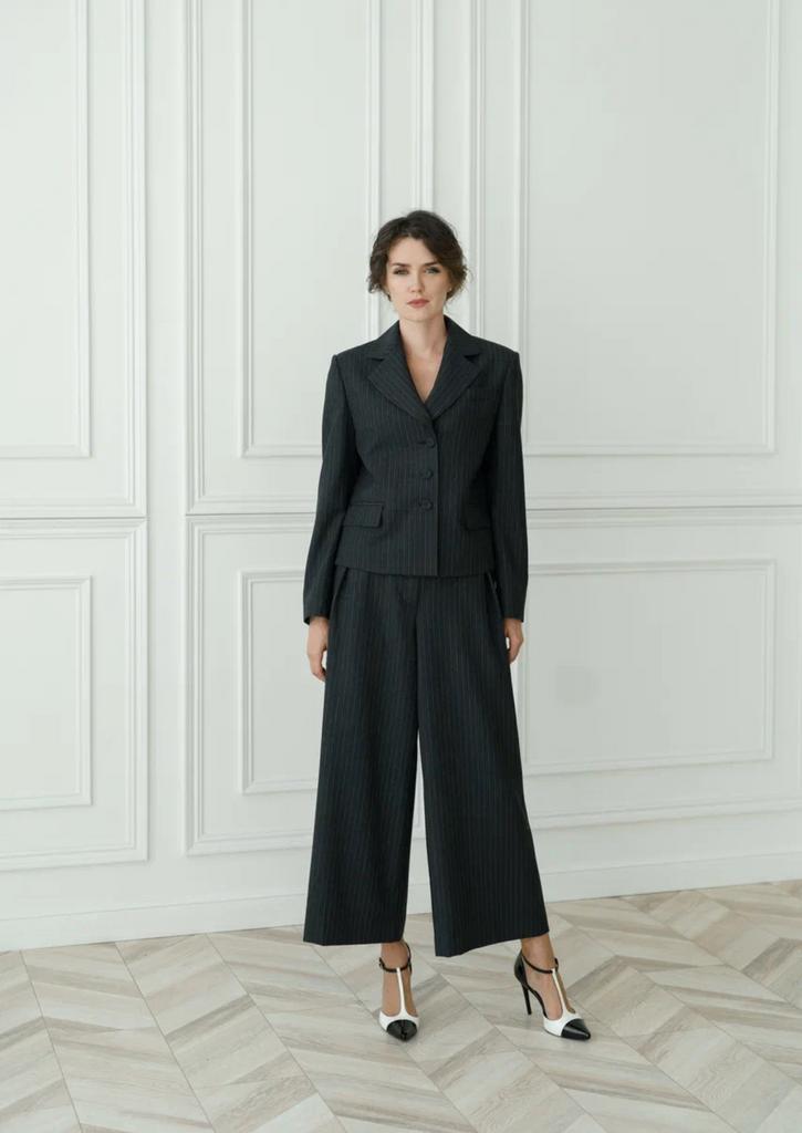 Костюм в  полоску  из шерсти