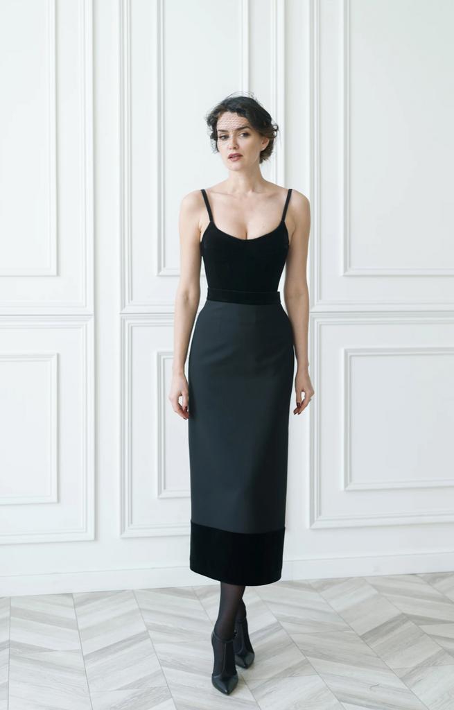 Юбка черная с бархатной окантовкой