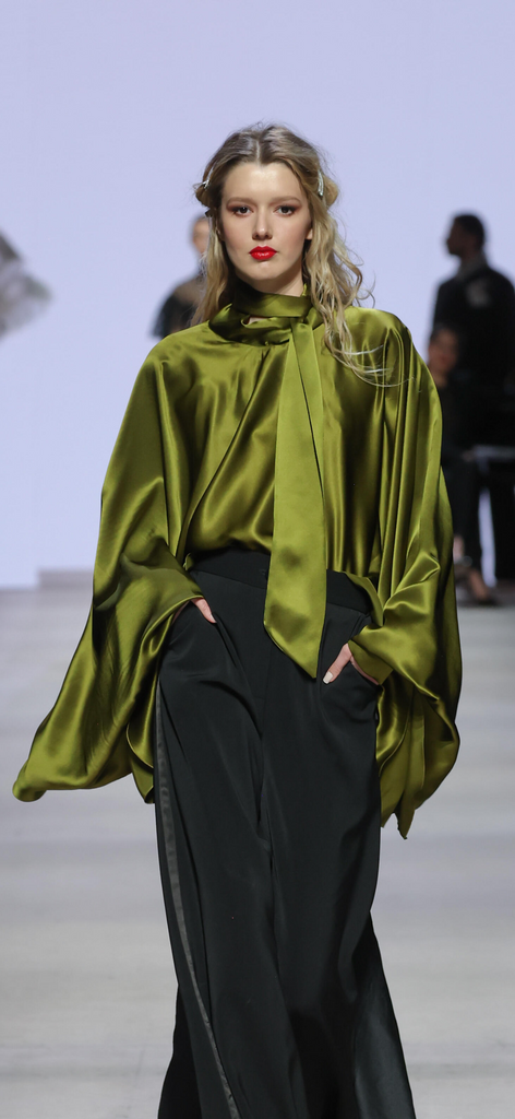 блуза оливковая из шелка