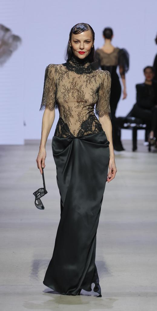 Платье из кружева черного и шелка