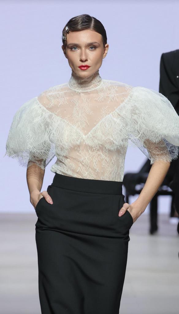 блуза из кружева белого