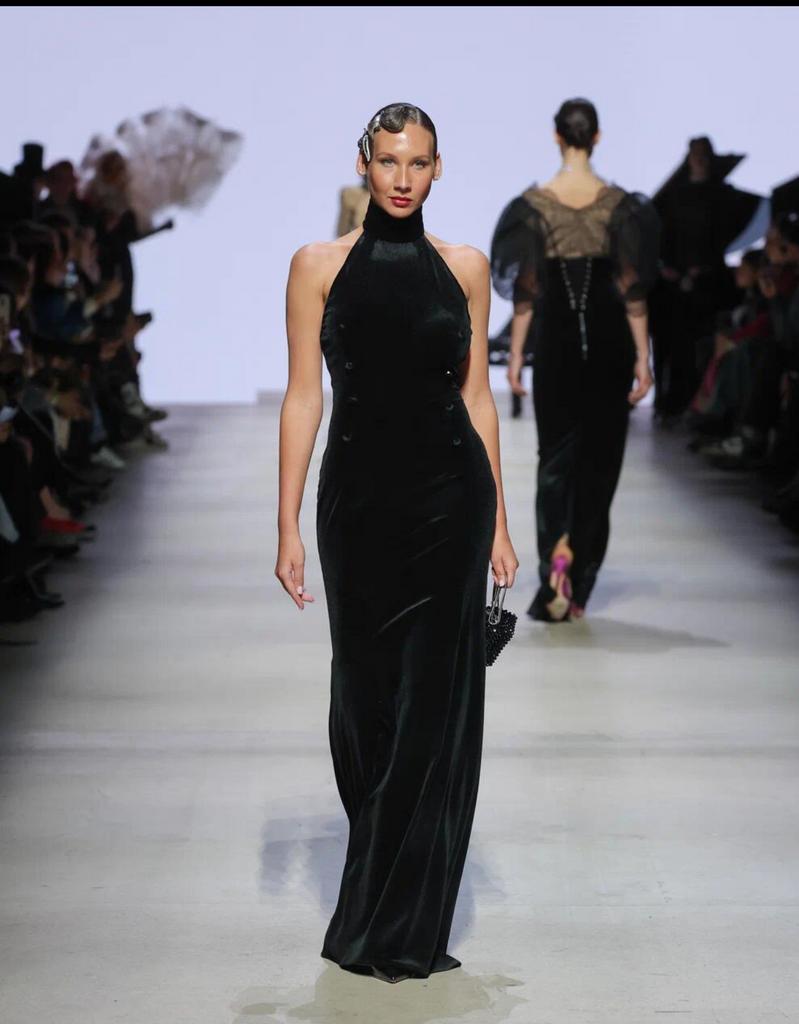 Бархатное платье с американской проймой