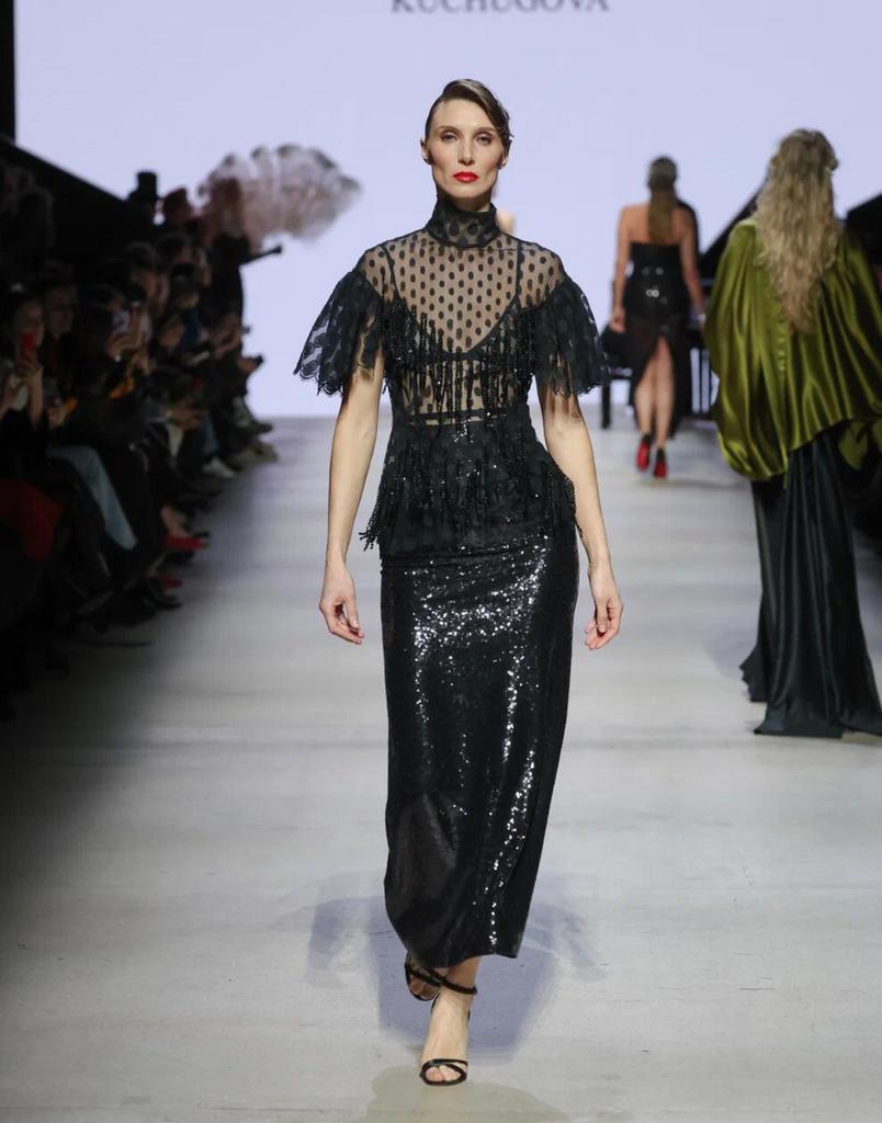 Блуза с пайетками