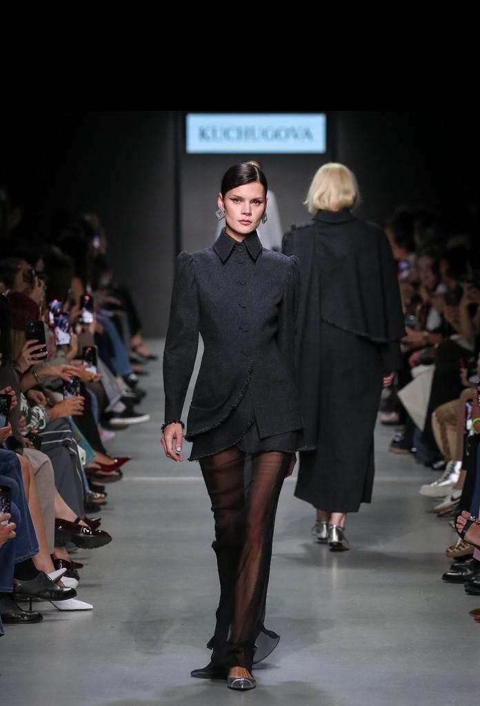 пиджак серый с баской-карманом