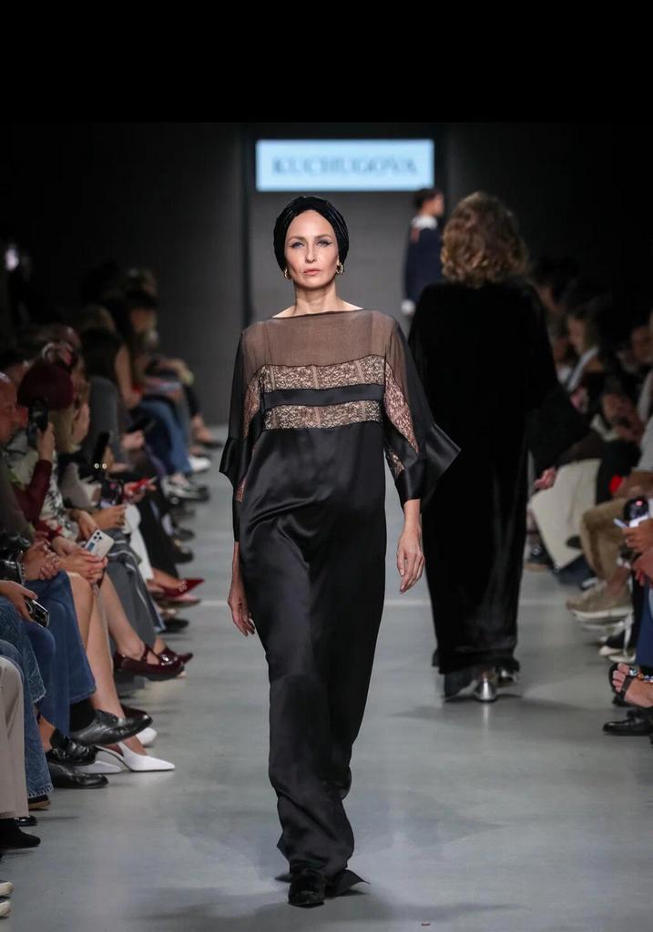 платье черное с бежевым