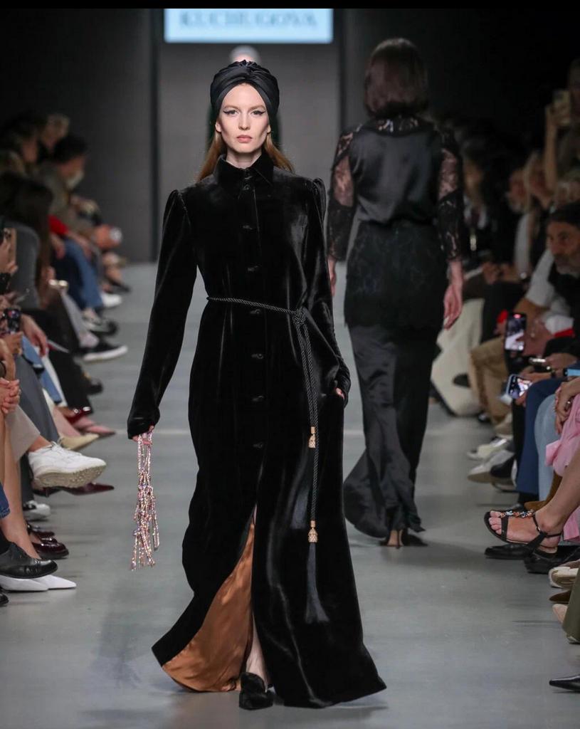 бархатное черное пальто