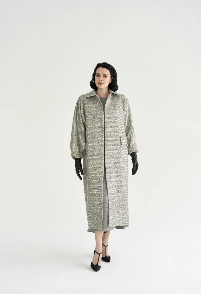 Пальто из серебряного твида с пайетками