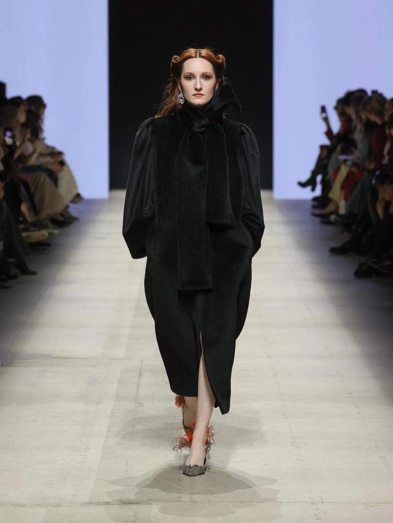 пальто черное ворсовое с шарфом