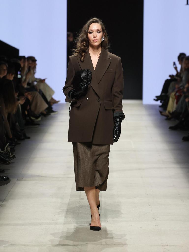 пиджак коричневый