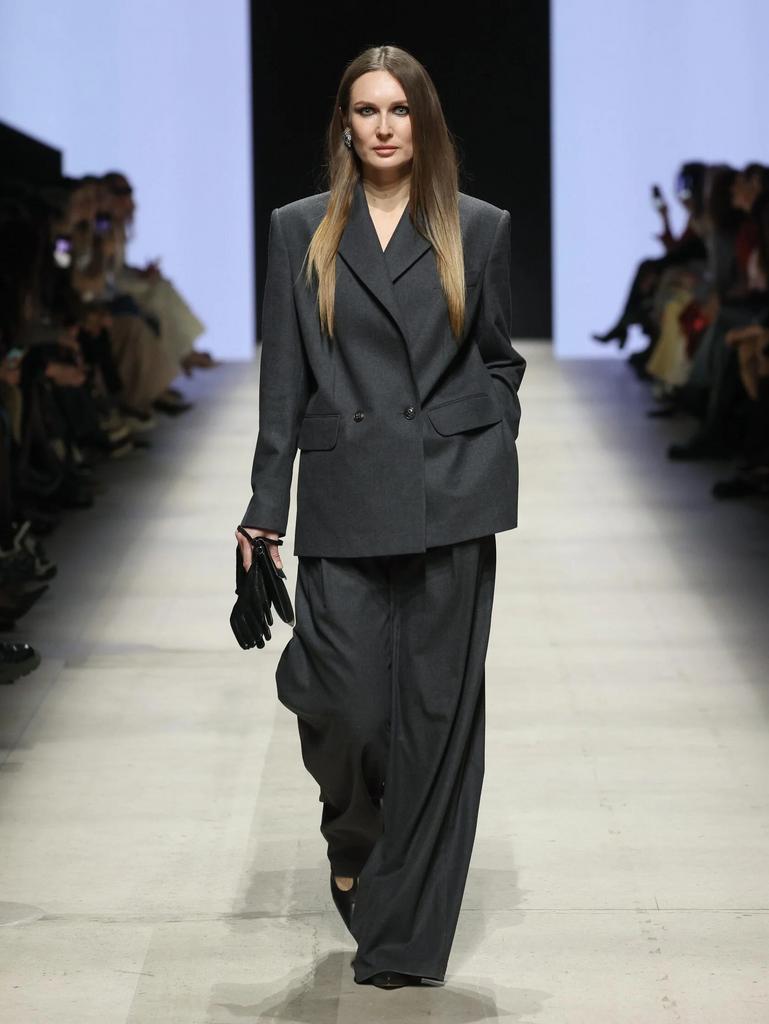 костюм брючный графитовый