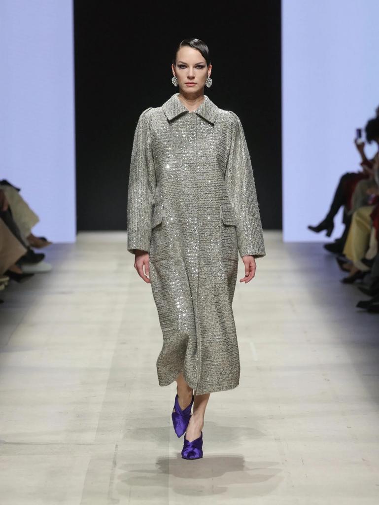 пальто из твида с пайетками